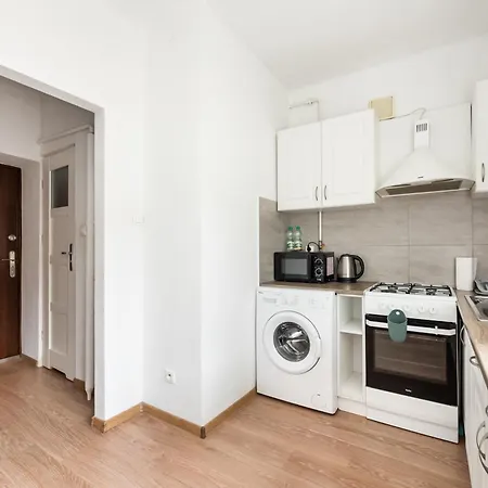 Nowolipki Standard By Bookinghost وارسو